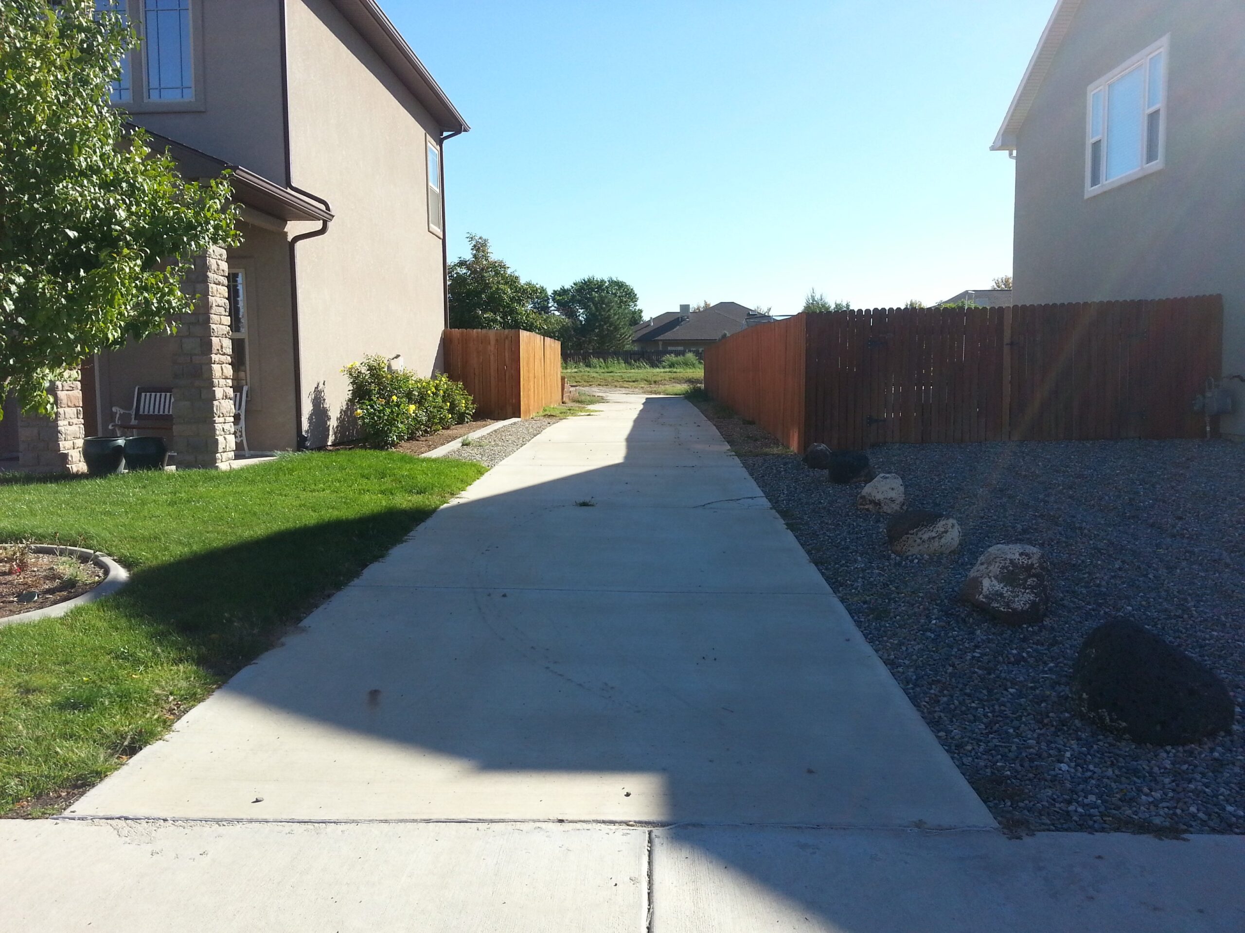 Local subdivisions have sidewalks that lead between houses right onto the banks of the canals
